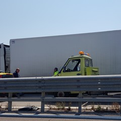 Camion in panne sulla SS16bis, traffico deviato a Barletta ovest