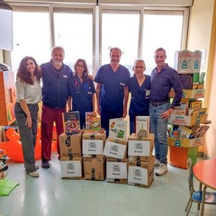 Libri e sorrisi per i piccoli pazienti del reparto Pediatria di Barletta