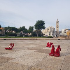 Contro la violenza sulle donne al castello di Barletta