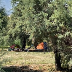 Accampamenti di fortuna lungo la litoranea di Ponente