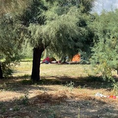 Accampamenti di fortuna lungo la litoranea di Ponente