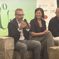 Aperitivo tra gli ulivi