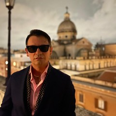 L’attore barlettano Massimo McQueen nella miniserie su Mike Bongiorno