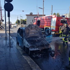 Auto in fiamme
