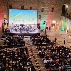 La fanfara dell’Aereonautica Militare omaggia Barletta e i suoi cittadini