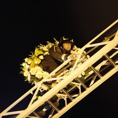 Consegnata corona di fiori alla statua della Madonna