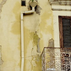 Degrado a vista per lo storico Palazzo Pretorio di Barletta