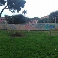 Vandalismo e degrado ai giardini De Nittis