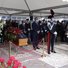 Emiliano al funerale di Jole Santelli