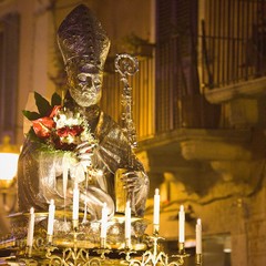 Festa patronale 2026, Barletta rinnova la devozione ai Santi Patroni con la solenne processione