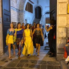 La strada diventa passerella: flash mob di "moda itinerante" a Barletta