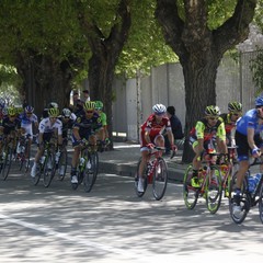 Giro d'Italia, un bagno di folla tra le strade di Barletta