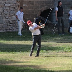 Open di golf nel fossato del Castello