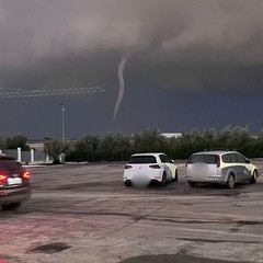 Maltempo su Barletta: all'orizzonte anche piccole trombe d'aria