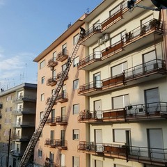 Soccorsa dai Vigili del Fuoco un'anziana in vicoletto Santa Lucia