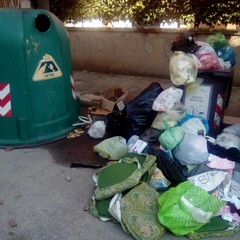 Via Giuseppe Ungaretti terra di rifiuti