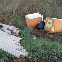 Rifiuti in via Vecchia Canosa, cronache di ordinario degrado