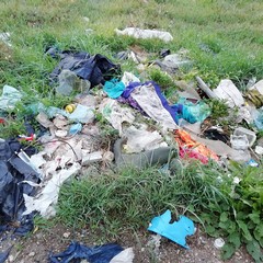 Rifiuti in via Vecchia Canosa, cronache di ordinario degrado