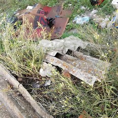 Rifiuti in via Vecchia Canosa, cronache di ordinario degrado