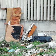 Rifiuti in via Vecchia Canosa, cronache di ordinario degrado