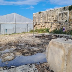 Abbattuto ex impianto di Acquedotto Pugliese sulle Mura del Carmine