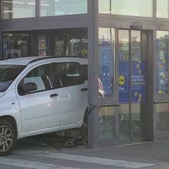 Notte di assalti a Barletta: esploso bancomat in via Imbriani e colpo alla Lidl