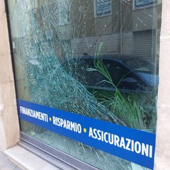 Notte di assalti a Barletta: esploso bancomat in via Imbriani e colpo alla Lidl