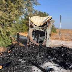 Incendiati i servizi per disabili sulla spiaggia di Barletta