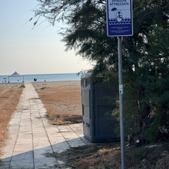 Incendiati i servizi per disabili sulla spiaggia di Barletta