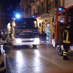 Incendio in corso Garibaldi, prende fuoco un'automobile