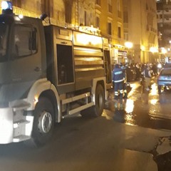 Incendio in corso Garibaldi, prende fuoco un'automobile