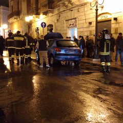Incendio in corso Garibaldi, prende fuoco un'automobile