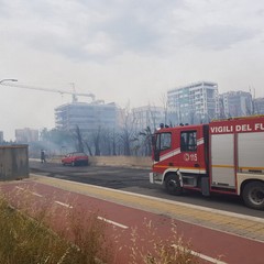 Incendio in via Vecchia Andria, panico tra i residenti