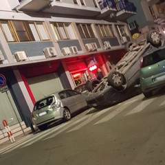 Due auto ribaltate per strada a Barletta, doppio incidente in poche ore