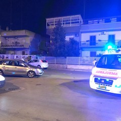 Scontro tra due auto in via delle Belle Arti, traffico bloccato