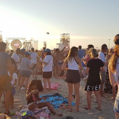 La spiaggia di Barletta in festa per il Jova Beach Party