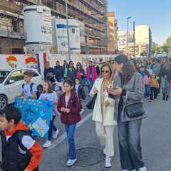 Manifestazione per l'ambiente a Barletta, cittadini e studenti scendono in piazza