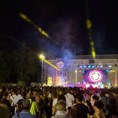 Mastercek90: musica, balli ed energia a Largo Ariosto