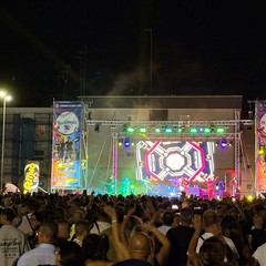 Mastercek90: musica, balli ed energia a Largo Ariosto