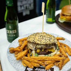 Moma 2.0 con il Pollock N°5 si aggiudica il terzo posto nella sfida nazionale Burger Battle
