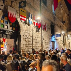 La città rivive la Disfida: nella Cantina va in scena l'Offesa