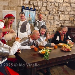 La città rivive la Disfida: nella Cantina va in scena l'Offesa