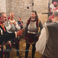 La città rivive la Disfida: nella Cantina va in scena l'Offesa