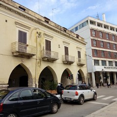 Lo stato di degrado del "Palazzo Pretorio" di Barletta