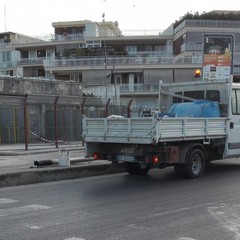 Cade lampione su via Vittorio Veneto