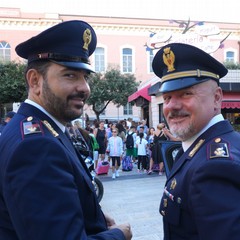 Primo giorno di scuola: l'ingresso per gli studenti della "D'Azeglio" con la Polizia di Stato