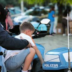 Primo giorno di scuola: l'ingresso per gli studenti della "D'Azeglio" con la Polizia di Stato