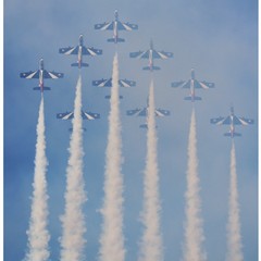 Le prove dell'Air Show delle Frecce Tricolori sul lungomare di Barletta