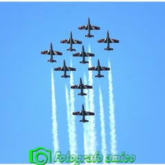 Le prove dell'Air Show delle Frecce Tricolori sul lungomare di Barletta