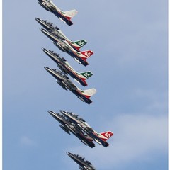 Le prove dell'Air Show delle Frecce Tricolori sul lungomare di Barletta